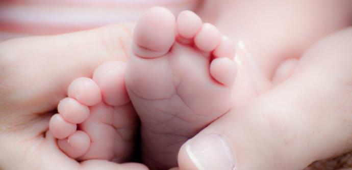 Pie plano al nacer